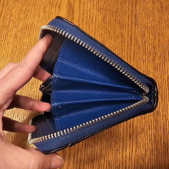 Coach EUC Badlands Blue and White Floral Crossbody Set With Matching Wallet - Picture 12 of 16